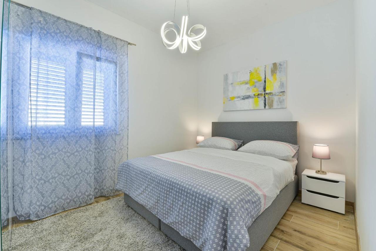 Family Friendly Apartments With A Swimming Pool Zadar - 18098 Buitenkant foto