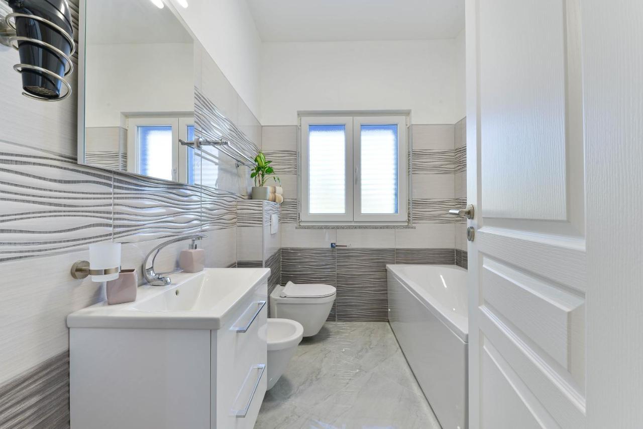 Family Friendly Apartments With A Swimming Pool Zadar - 18098 Buitenkant foto