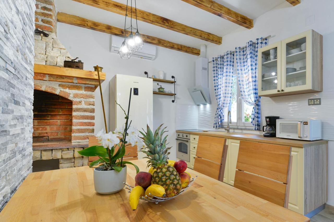 Family Friendly Apartments With A Swimming Pool Zadar - 18098 Buitenkant foto